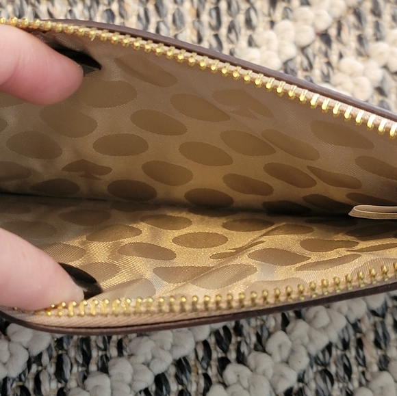 Kate Spade NWT Rose Gold Metallic Large Wristlet 🎉Host Pick🎉 - Picture 9 of 11